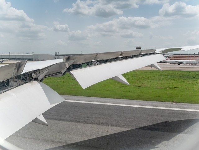 Ilustrasi spoiler pada sayap pesawat Foto: Shutter Stock