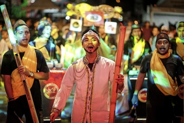 Peserta mengikuti festival Sahur-sahur yang digelar di Mempawah, Sabtu (18/5). Foto: Lukman Hakim Muali