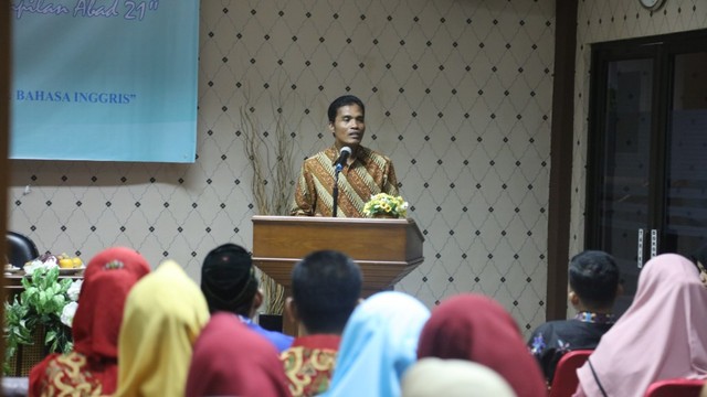 Kepala Dinas Pendidikan Aceh, Syaridin, pada pelatihan Kurikulum Pendidikan Aceh Islami bagi guru SMA se-Aceh di Kota Banda Aceh. Foto: Dok. Disdik Aceh