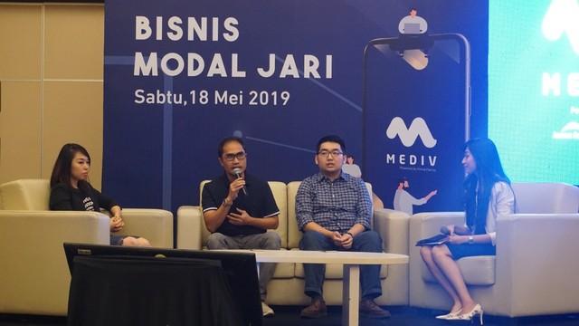 com-Roadshow Mediv Bandung, Honesti Basyir CEO Kimia Farma mengisi talkshow "Bisnis Modal Jari"