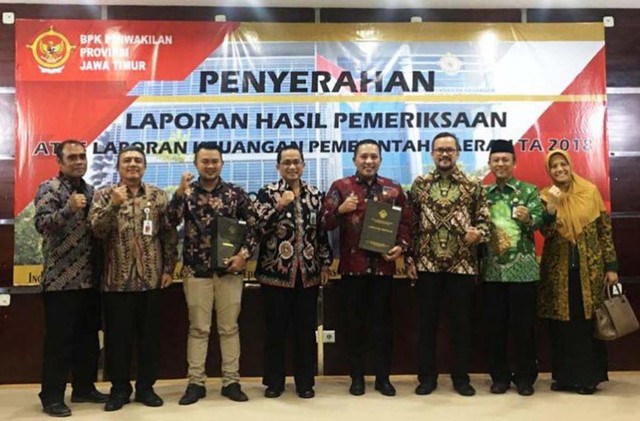 Bupati Sampang Slamet Junaidi menerima LHP BPK atas LKPD Tahun Anggaran 2018.