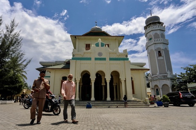 Masjid Baiturrahim, Ulee Lheu, Banda Aceh. Foto: Suparta/acehkini
