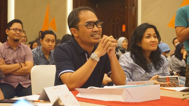 com-Roadshow Mediv Bandung, Honesti Basyir CEO Kimia Farma menjadi juri di games Foto: Novianti Rahmi Putri/kumparan