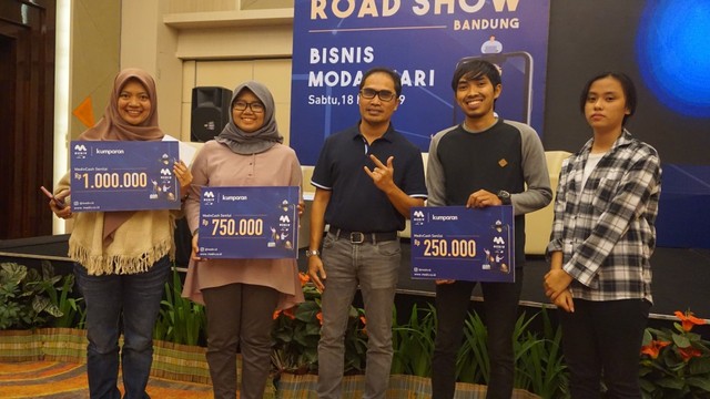 com-Roadshow Mediv Bandung, pemenang games mendapatkan Mediv Cash