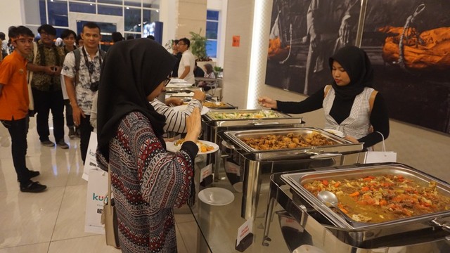 com-Roadshow Mediv Bandung, acara selesai dan peserta diajak untuk buka puasa bersama