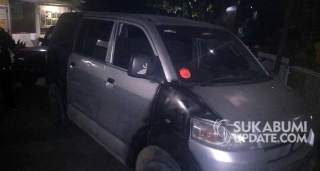 Kondisi mobil ambulans Partai Perindo Kota Sukabumi yang kembali ditemukan setelah sebelumnya dicuri pada Sabtu (18/5/2019) dini hari. | Sumber Foto:Istimewa.