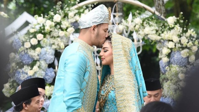 Ammar Zoni dan Irish Bella menjalani puasa tahun ini pertama kali sebagai pasangan suami-istri. (Foto: Instagram @seno_n_roll)