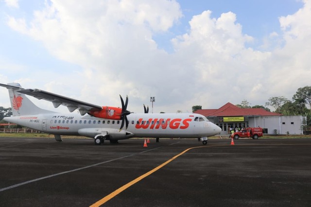Wings Air tipe ATR 72-600 saat melakukan penerbangan perdana ke Bandara Muhammad Taufik Kiemas | Foto : Ist.