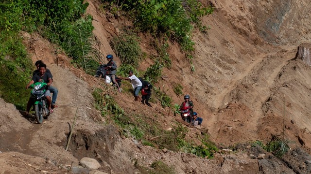 Banjir, Jalan Trans Palu-Kulawi terputus, Sigi, Sulawesi Tengah