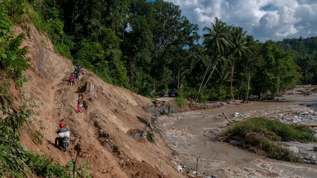 Banjir, Jalan Trans Palu-Kulawi terputus, Sigi, Sulawesi Tengah