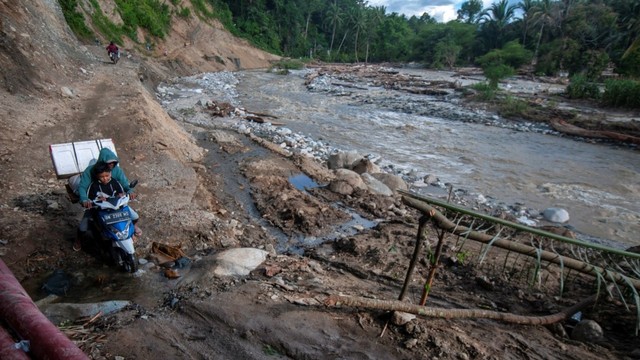 Banjir, Jalan Trans Palu-Kulawi terputus, Sigi, Sulawesi Tengah