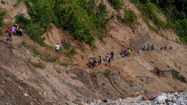 Banjir, Jalan Trans Palu-Kulawi terputus, Sigi, Sulawesi Tengah