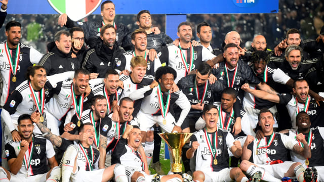 Para pemain Juventus merayakan gelar juara Serie A di stadion Allianz, Turin. Foto: REUTERS / Massimo Pinca
