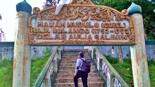 Makam Raja Hubulo,masih ramai dikunjungi para peziarah pada hari-hari tertentu. (Foto : Rahmat Ali/banthayoid)