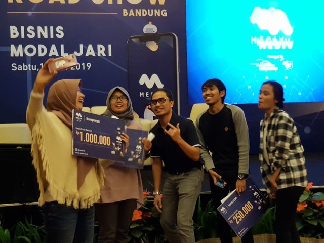 Pak Basyir bercengkrama dengan milenial.jpeg