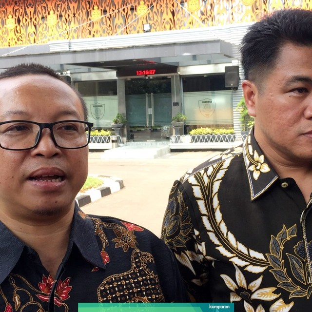 Kuasa hukum Ani Hasibuan, Slamet Hasan (kiri) dan Amin Fahrudin di Polda Metro Jaya, Jakarta Selatan, Senin (20/5). Foto: Fachrul Irwinsyah/kumparan