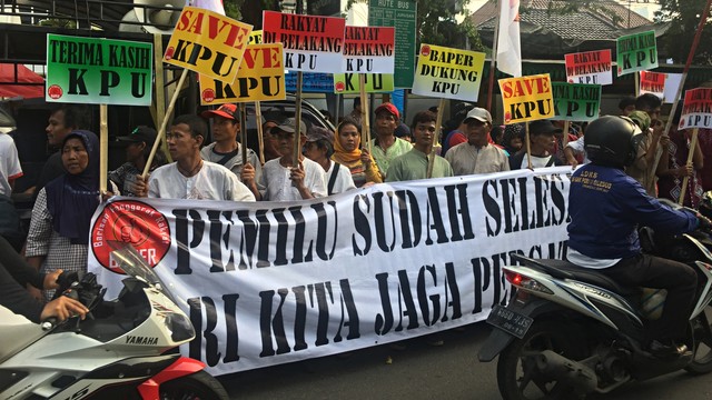 Massa Demo Dukung KPU, Minta Masyarakat Hormati Hasil Pilpres 2019 ...