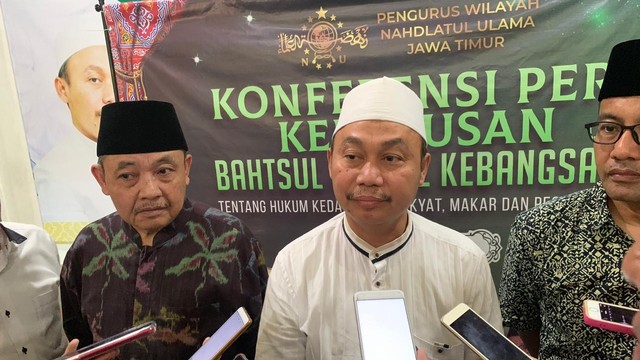 Katib Syuriah PWNU Jawa Timur, KH Syafruddin Syarif di kantor PWNU Surabaya. Foto: Yuna Fatwalloh/kumparan