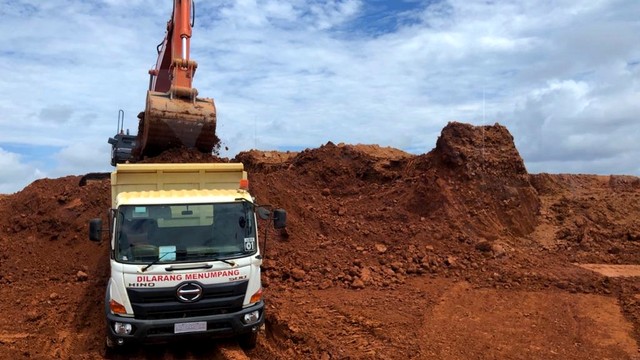 Unit Bisnis Pertambangan Bauksit PT ANTAM di Tayan, Kalimantan Barat. Foto: Nicha Muslimawati/kumparan