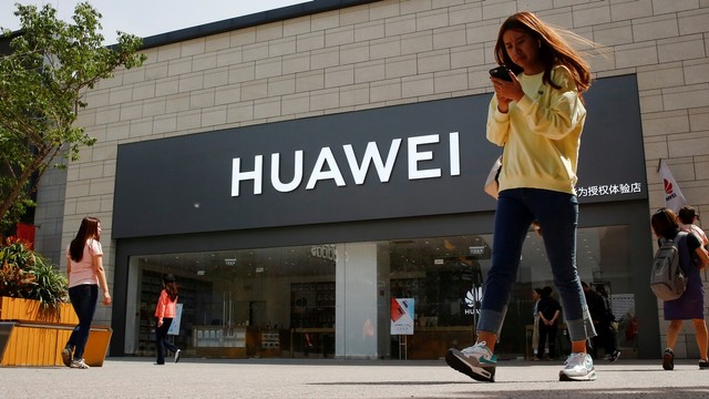 Toko Huawei di Beijing, China. Foto: Thomas Peter/Reuters