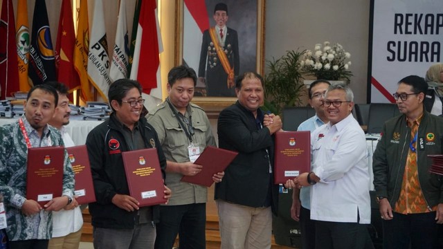 rekapitulasi hasil penghitungan suara di KPU, penetapan hasil Pemilu 2019