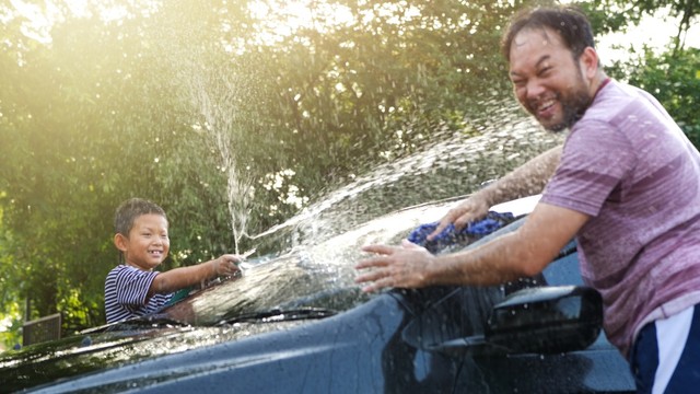 Cara Ajari Anak Mencuci Mobil Sesuai Dengan Usianya Kumparan Com