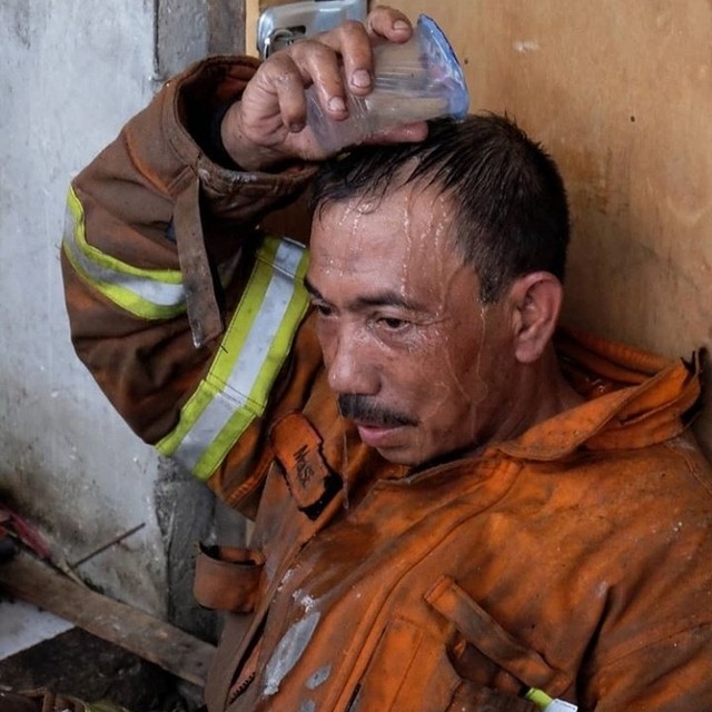 Mulyadi, petugas damkar yang turut memadamkan kebakaran di Pasar Kosambi. Foto: Irfan Noormansyah