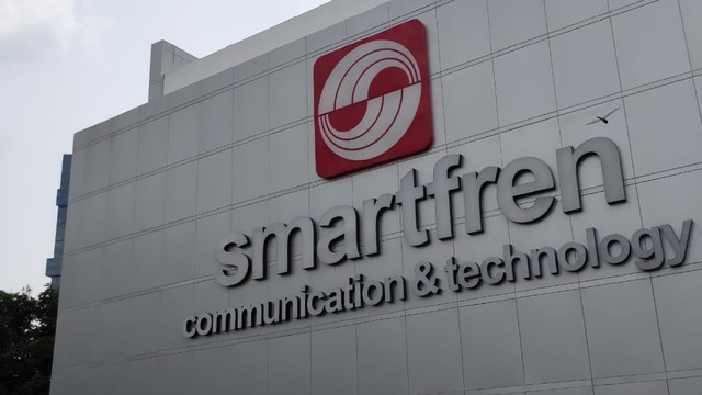 Logo Smartfren di kantor pusatnya yang ada di Jalan Sabang, Jakarta. Foto: Aditya Panji/kumparan