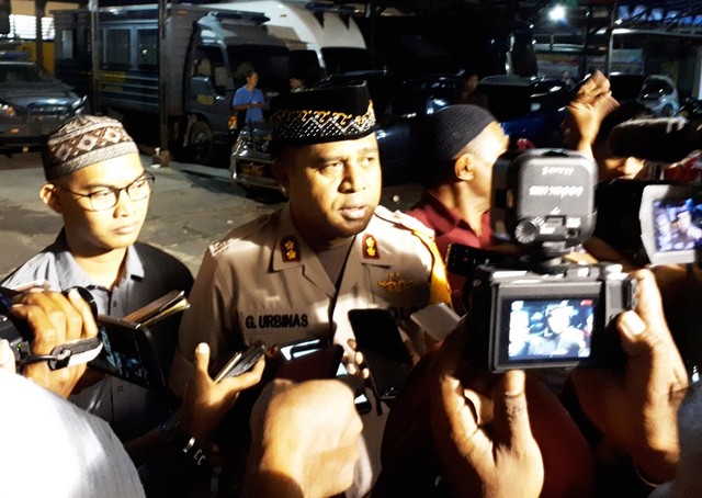 Kapolres Jayapura Kota, AKBP Gustav Urbinas saat wawancara wartawan.  (Foto Liza)