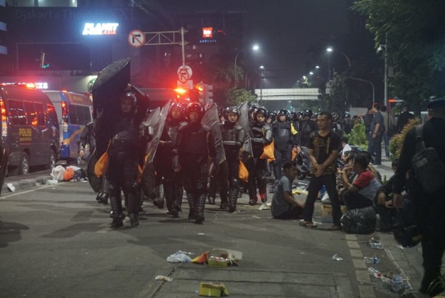 Mabes Polri: Perusuh yang Serang Polisi Massa Settingan (270310)