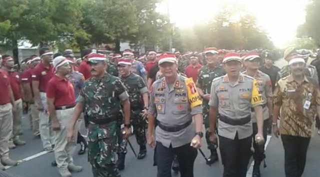 Jajaran petinggi Polri dan TNI saat menghadiri apel kebangsaan di Plaza Stadion Manahan, Kota Solo, Selasa (21/05/2019). (Agung Santoso)