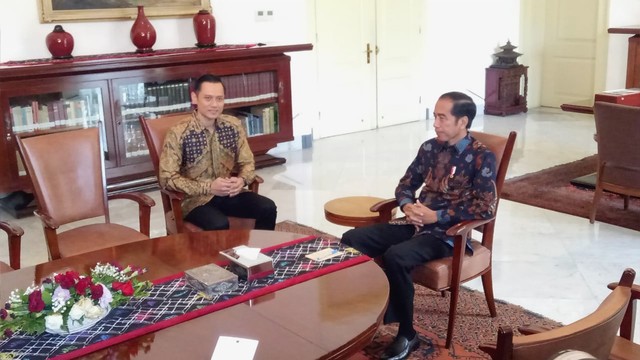 Agus Harimurti Yudhoyono bertemu Presiden Jokowi di Istana Bogor. Foto: Fahrian Saleh/kumparan