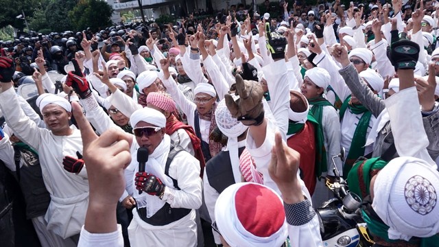 Suasana sejumlah demonstran saat tiba di kawasan Sarinah, Jakarta Pusat, Rabu (22/5). Foto: Jamal Ramadhan/kumparan