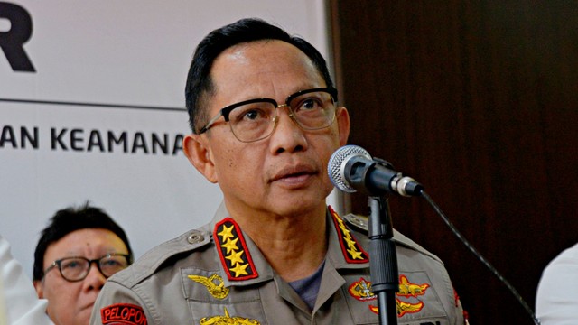 Kapolri Jenderal Tito Karnavian berbicara dalam konferensi pers terkait kerusuhan di Jakarta. Foto: Fanny Kusumawardhani/kumparan