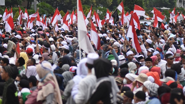Demonstran menggelar Aksi 22 Mei di depan gedung Bawaslu, Jakarta. Foto: Antara/Indrianto Eko Suwarso