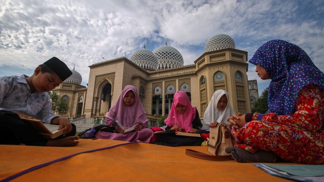 Yang Bisu Tuli, Yang Mengaji (315847)
