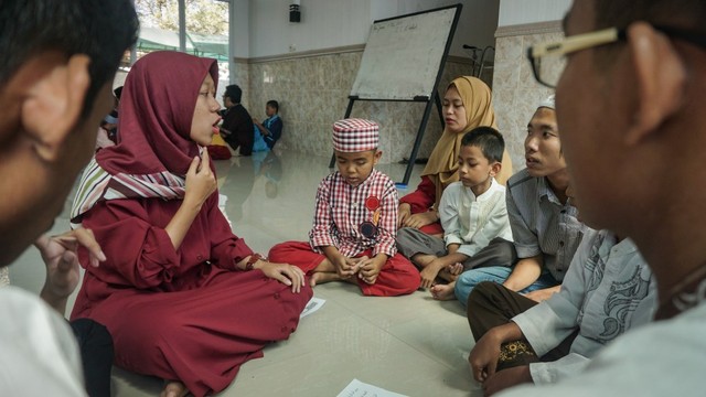 Cara Mereka yang Tuli Mengaji (402876)