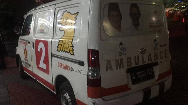 Ambulan Gerindra yang diamankan Polda Metro Jaya. Foto: Mirsan/kumparan