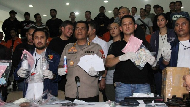 Konferensi pers kerusuhan, Kawasan Bawaslu, Barang bukti, Tersangka