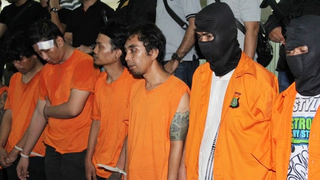 Konferensi pers kerusuhan, Kawasan Bawaslu, Barang bukti, Tersangka