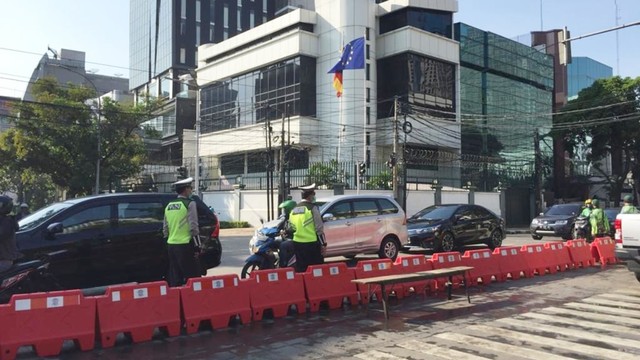 Situasi lalu lintas di Jalan Wahid Hasyim pascakerusuhan, Kamis (23/5/2019). Foto: Muhammad Darisman/kumparan