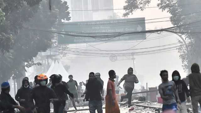 Ketika kerusuhan terkait Pemilu terjadi di Jakarta. Foto: ANTARA FOTO/Fanny Octavianus