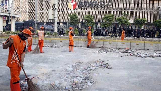 Kerugian Besar Dialami Pertokoan dan Mal saat Demo Bawaslu (5914)