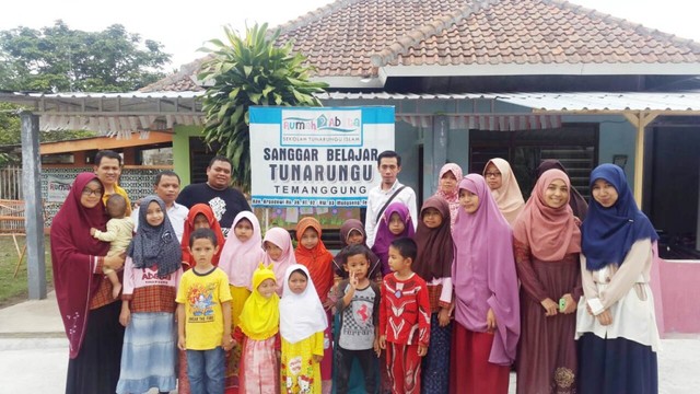 Cara Mereka yang Tuli Mengaji (402874)