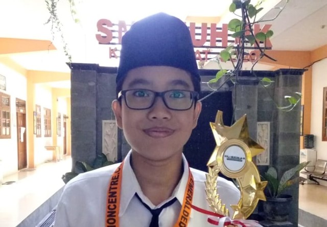 Devin Agastya Indy Gunawan, siswa  SMP Muhammadiyah Program Khusus Kottabarat Surakarta yang berhasil meraih medali perunggu pada Vanda Science Competition 2019. (Fernando Fitusia)