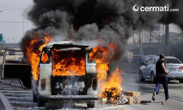 Mobil Terbakar Akibat Kerusuhan, Ditanggung Asuransi?