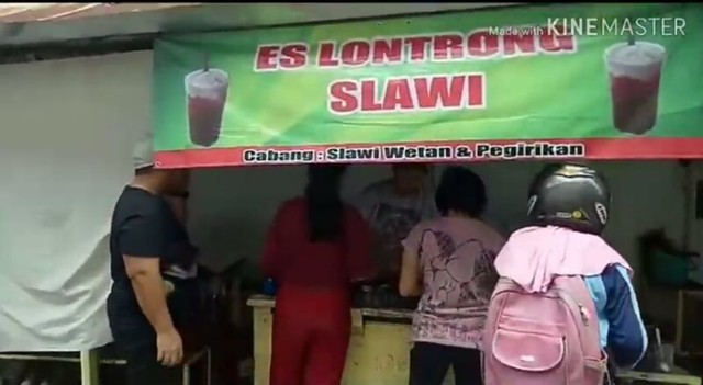 Es Lontrong, Cerita Sukses Pedagang Es Meski Hanya di Lontrong  