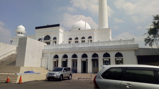 Suasana di Masjid Al-Azhar, Kebayoran Baru Jakarta Selatan. Foto: Maulana Ramadhan/kumparan