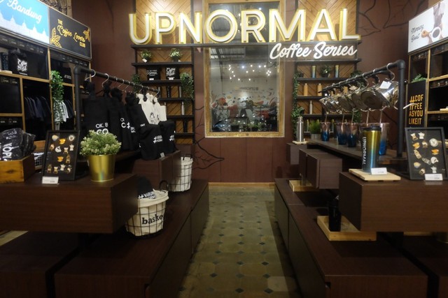 com-Store di Upnormal Coffee Roaster.