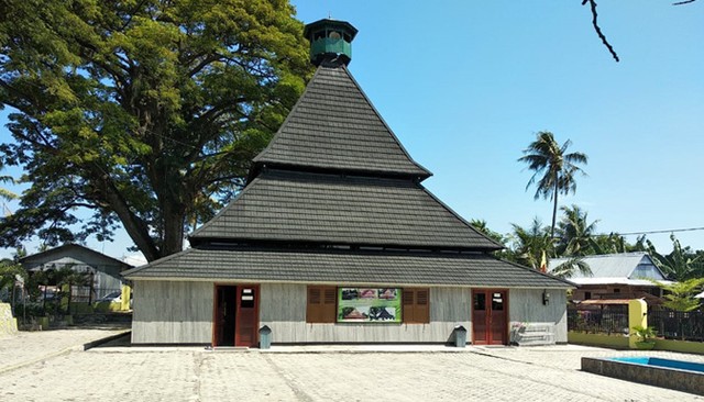 Masjid Tua Jerra'e di Kabupaten Pangkep (Makassar Indeks).